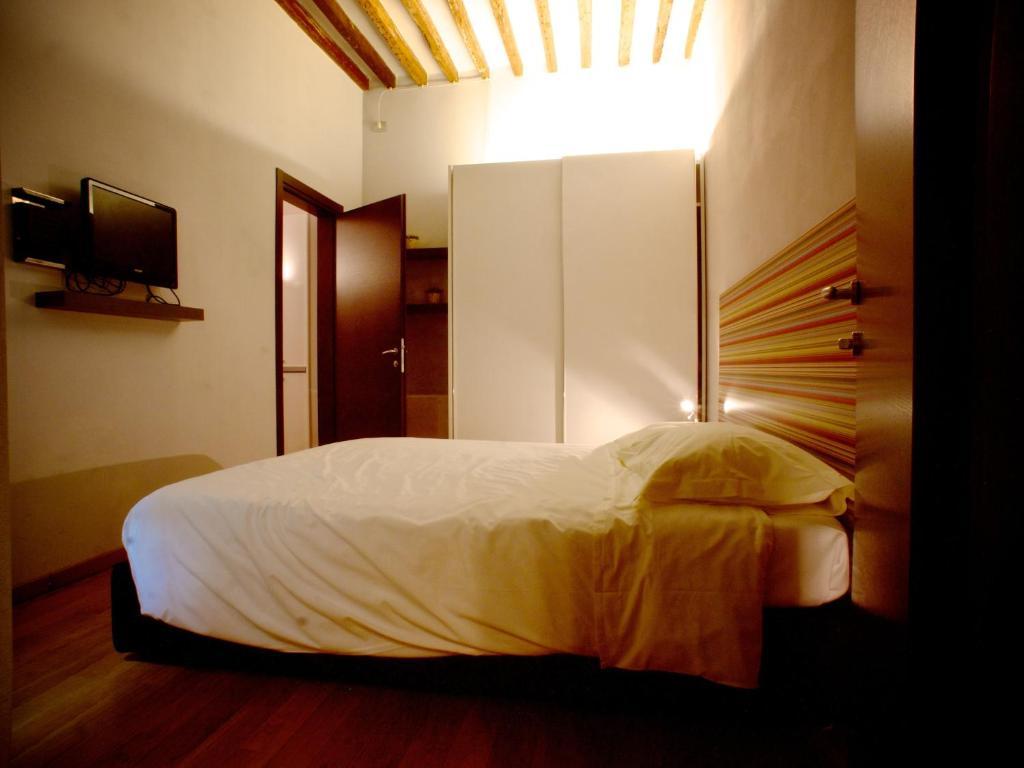 Parizzi Suites & Restaurant Parme Chambre photo