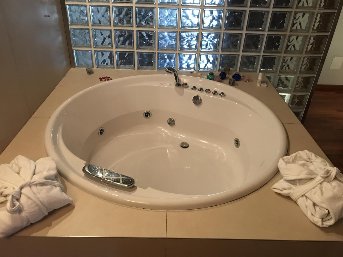 Parizzi Suites & Restaurant Parme Extérieur photo