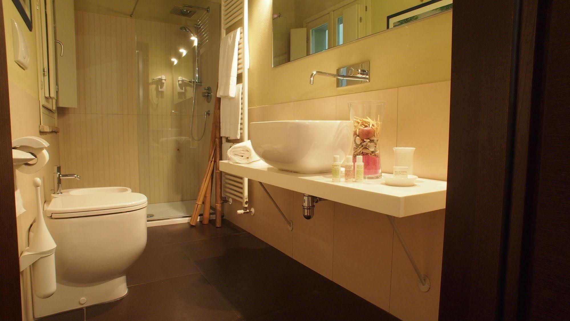 Parizzi Suites & Restaurant Parme Extérieur photo