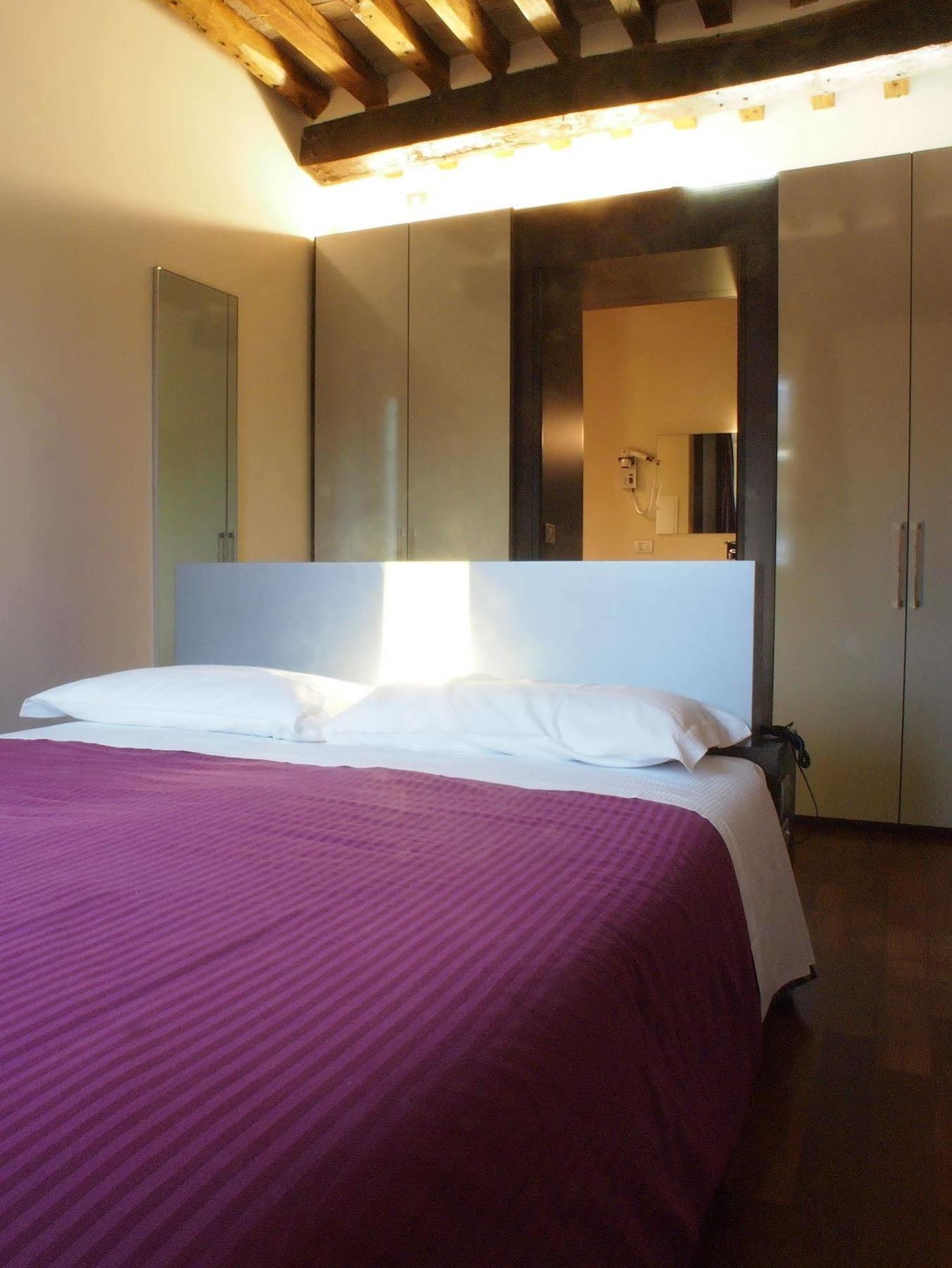 Parizzi Suites & Restaurant Parme Extérieur photo