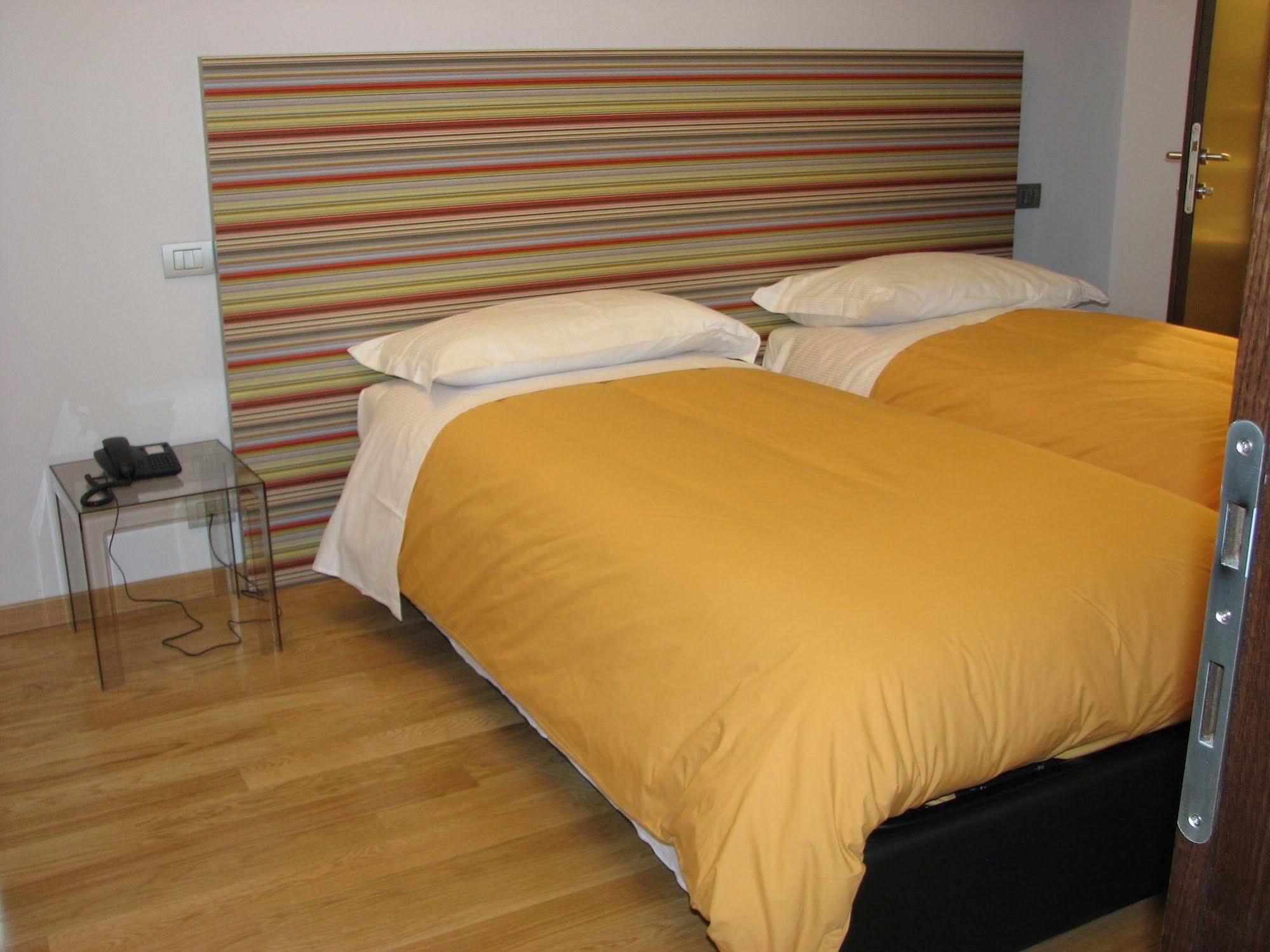 Parizzi Suites & Restaurant Parme Extérieur photo
