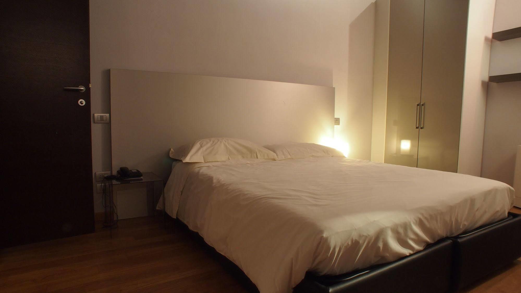 Parizzi Suites & Restaurant Parme Extérieur photo